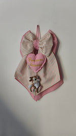 Fiocco nascita femmina rosa a righe panna con cuore ricamato in oro e coniglietta decorativa – fiocco nascita personalizzato per porta e culla