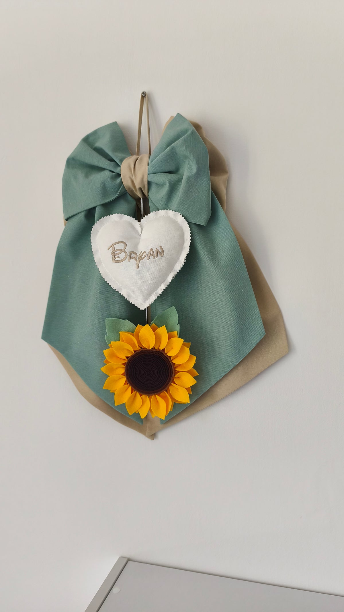  Fiocco nascita artigianale con girasole 3D in feltro, cuore imbottito e nome a scelta, decorazione natura per bimbo.