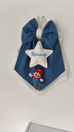 Fiocco nascita blu e bianco con Super Mario in feltro e stella personalizzabile con nome ricamato per bimbo, fatto a mano