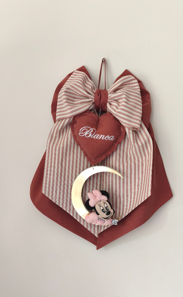 Fiocco nascita bimba bordeaux e righe con cuore ricamato Bianca e Minnie bebè su luna oro specchiata