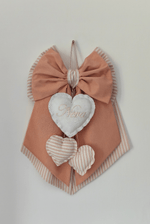 Fiocco Nascita Personalizzato Tre Cuoricini/Stelline Beige/Grigio Unisex – Urgenza in 24 ore! - universo del bambino