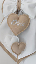 Fiocco Nascita Personalizzato Tre Cuoricini/Stelline Beige/Grigio Unisex – Urgenza in 24 ore! - universo del bambino