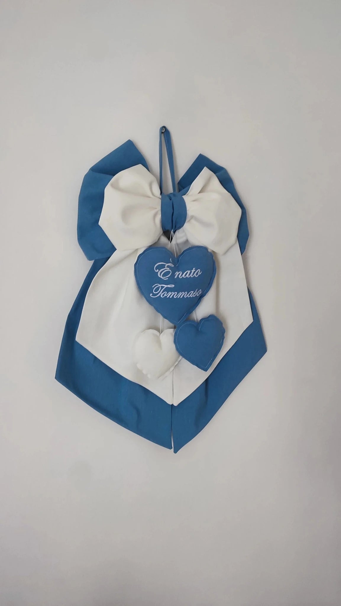 Fiocco Nascita Personalizzato Tre Cuoricini/Stelline Blu/Azzurro – Urgenza in 24 ore! - universo del bambino