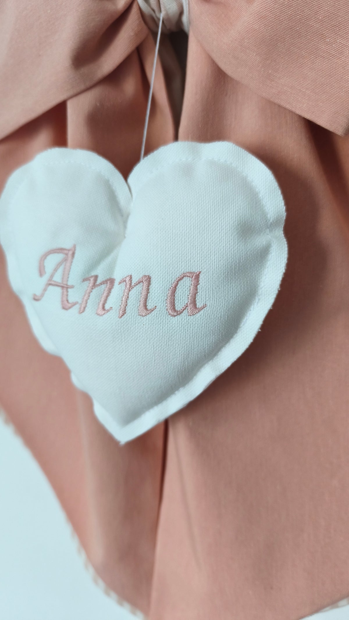 Fiocco nascita bimba color rosa antico e panna a righe, cuore morbido personalizzato con nome ricamato, stile sartoriale.