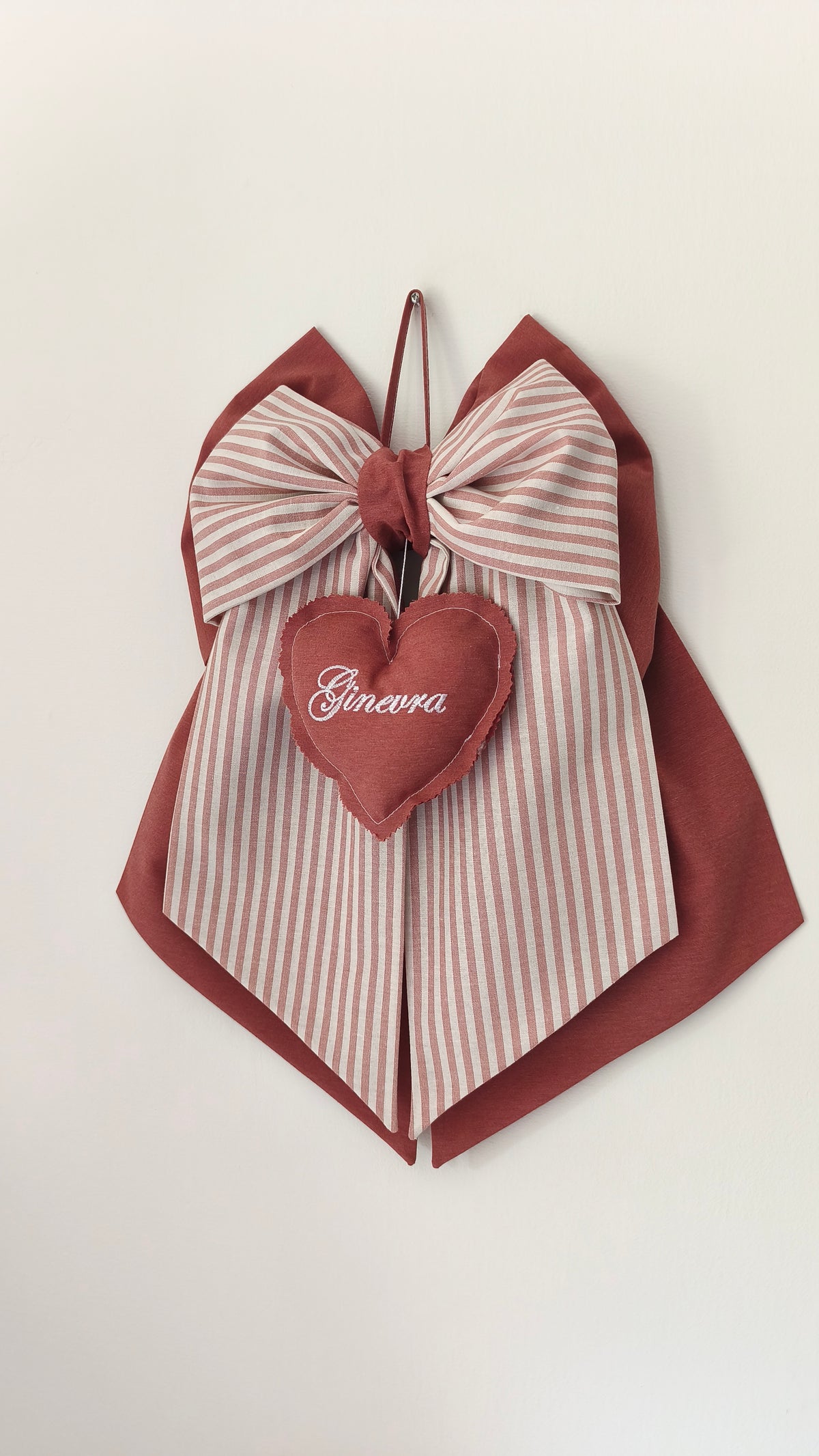 Fiocco nascita bimba bordeaux e righe con cuore ricamato personalizzato Ginevra senza ciondolo