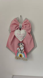 Fiocco nascita rosa personalizzabile con cuore ricamato, coniglietto Tamburino Disney e arcobaleno in feltro.