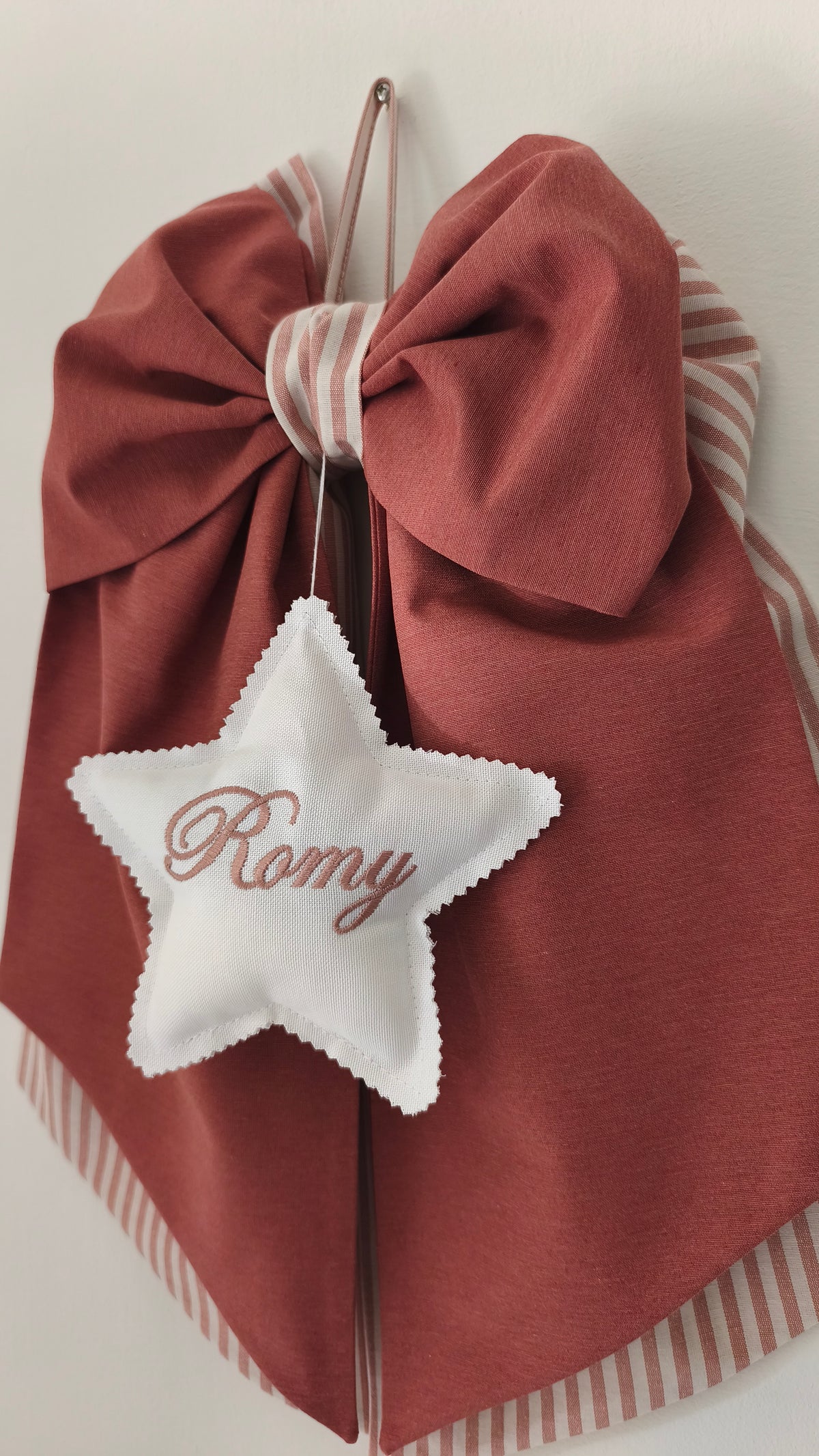 Fiocco nascita rosso mattone con stella ricamata personalizzabile, fiocco a righe
