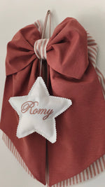 Fiocco nascita rosso mattone con stella ricamata personalizzabile, fiocco a righe