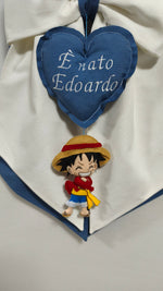  Fiocco nascita artigianale tema anime con Luffy, cuore imbottito blu personalizzato con nome ricamato, fatto a mano.