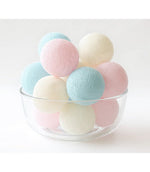 Ghirlanda luminosa a sfere di cotone pastello, colori azzurro rosa e crema, decorazione bimbi
