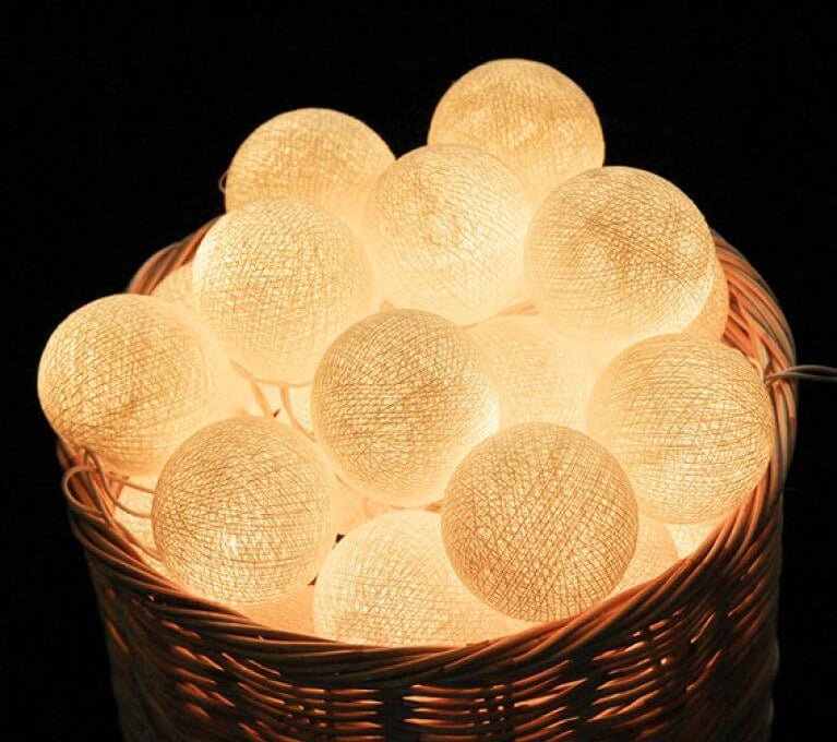 Ghirlanda Luminosa LED a Palline di Cotone per Cameretta Bambini - universo del bambino