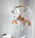 Giostrina musicale culla neonata feltro orsetto luna mezzaluna arcobaleno rosa cipria giallo miele azzurro cerchio legno carillon handmade