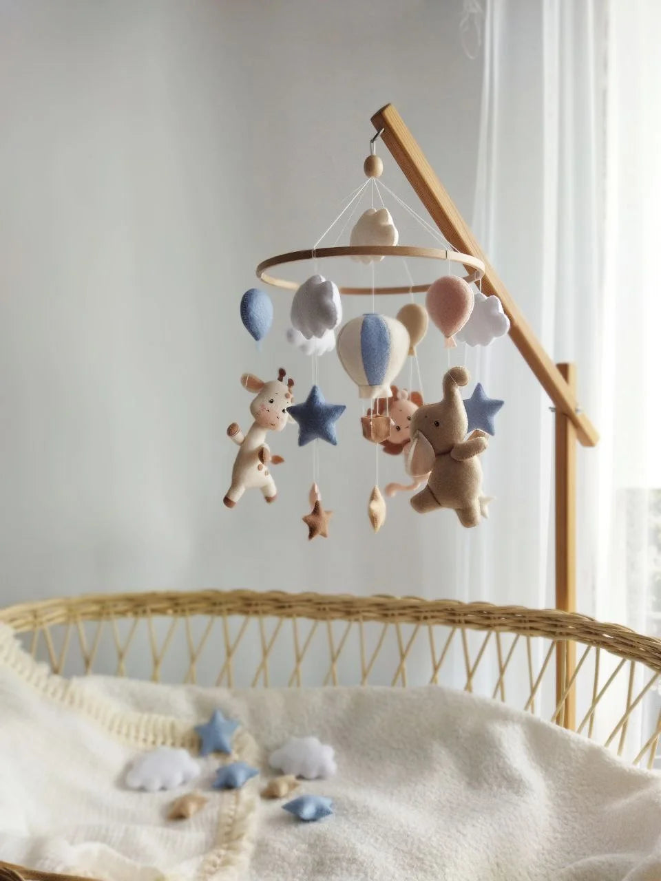 Giostrina culla neonato feltro con animaletti e palloncini colorati, mobile musicale, cerchio legno carillon 