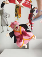 Dettaglio di Big Mom in feltro versione saga di Wano per giostrina culla, decorazione cameretta neonato anime