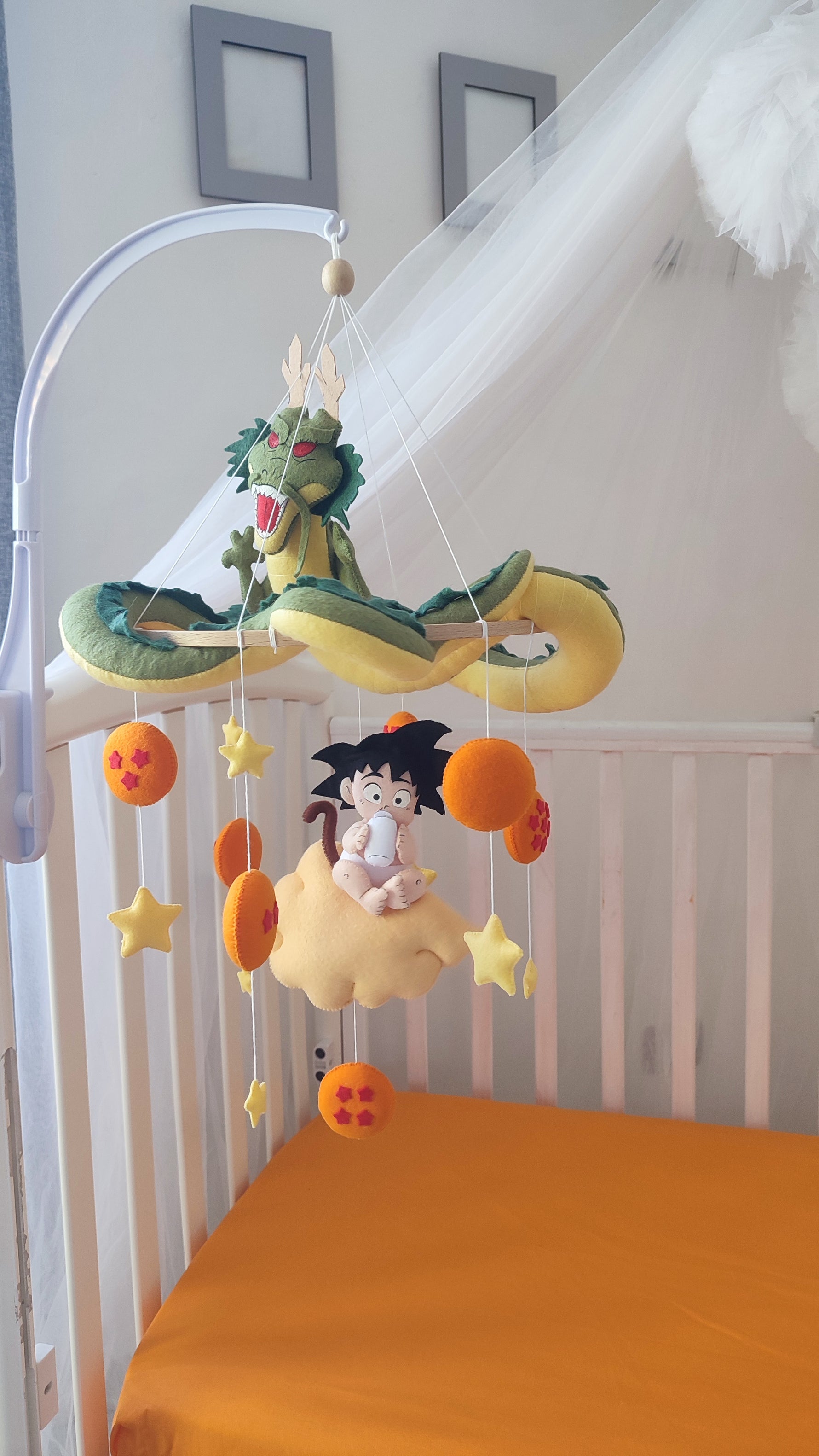 Carillon culla neonato artigianale a tema anime giapponesi fatto a mano con piccolo Goku e drago Shenron personalizzabile