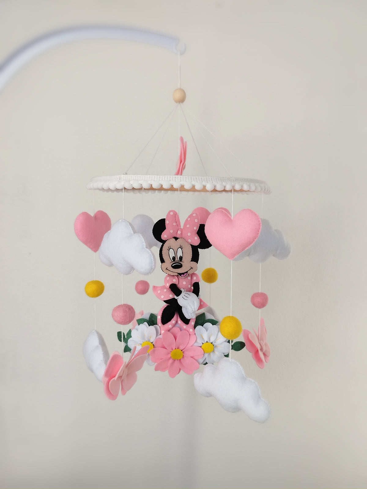 Giostrina artigianale Minnie Mouse abito pois rosa fiori feltro margherite cuori culla neonata