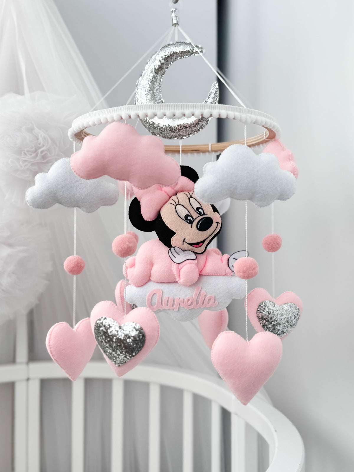Giostrina artigianale Minnie feltro rosa silver nuvole cuori glitter lettino neonata cameretta