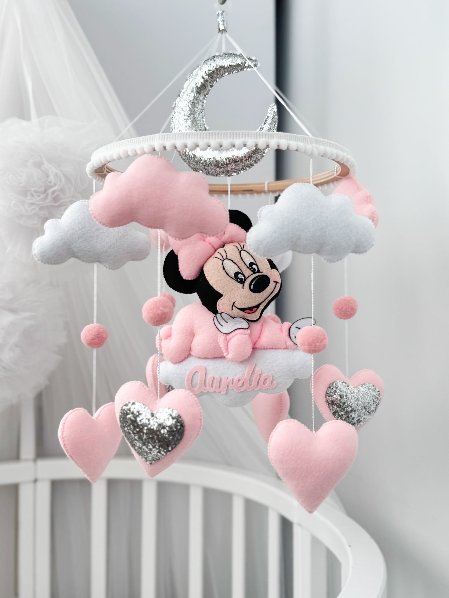 Giostrina artigianale Minnie feltro rosa silver nuvole cuori glitter lettino neonata cameretta