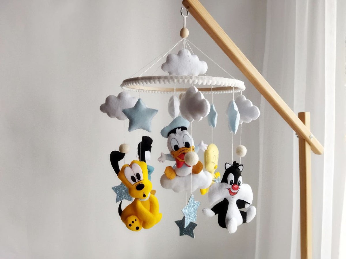 Giostrina musicale culla baby animali feltro cuciti a mano, cerchio legno stelle azzurre, carillon cameretta neonato