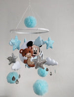 Giostrina musicale culla neonato topolino feltro azzurro e silver su luna, stelle glitter nuvole pompon carillon cameretta bimbo