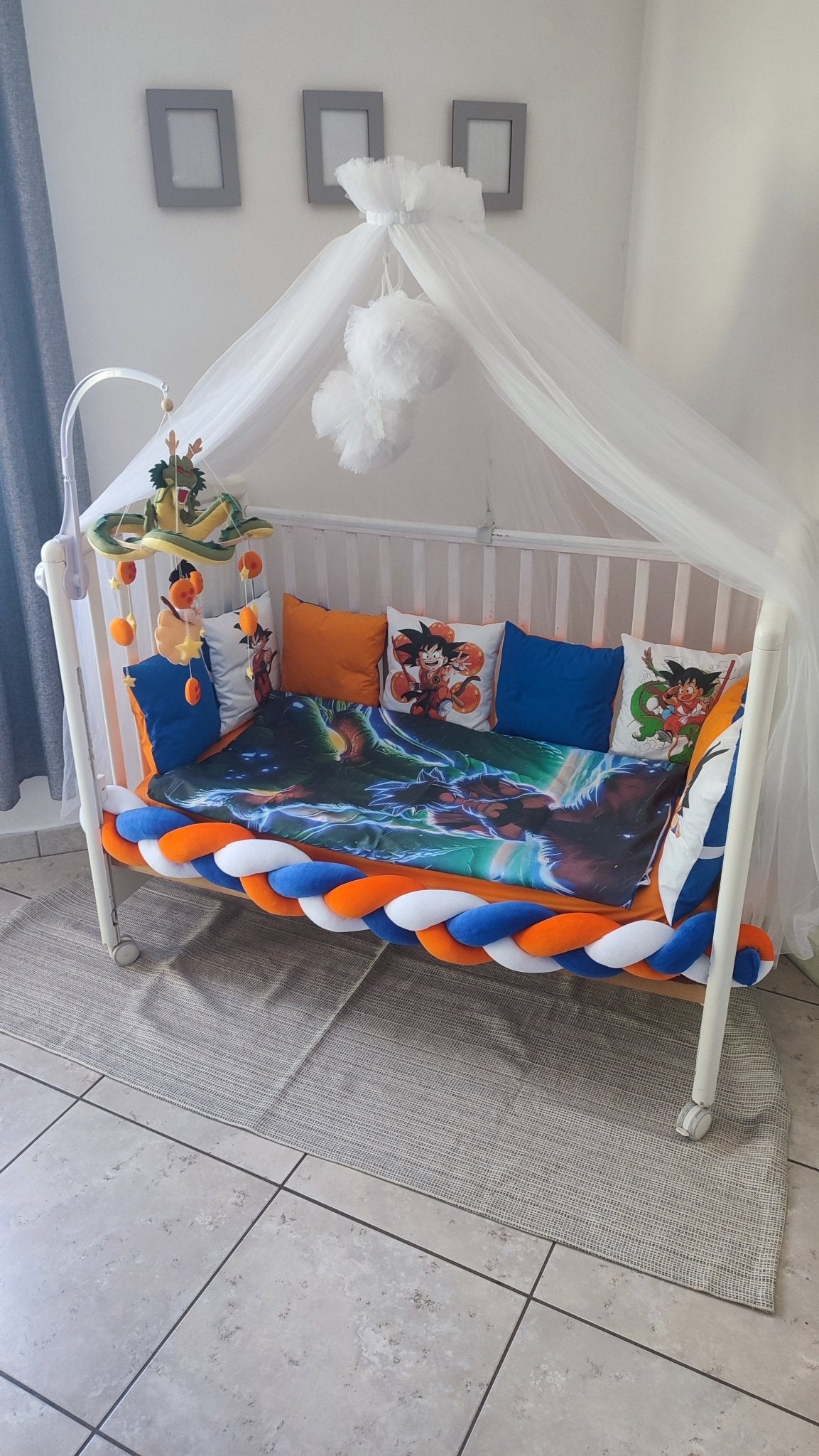 Giostrina Musicale Culla Personalizzata Goku e Drago Shenron – Progettata Dalle Tue Foto - universo del bambino
