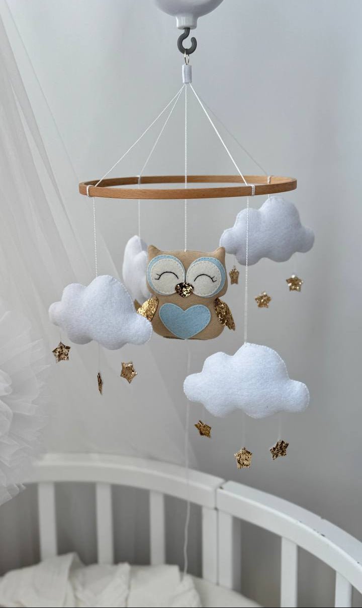 Giostrina Musicale Culla Personalizzata | Gufo Nuvole e Stelle Dorate - universo del bambino