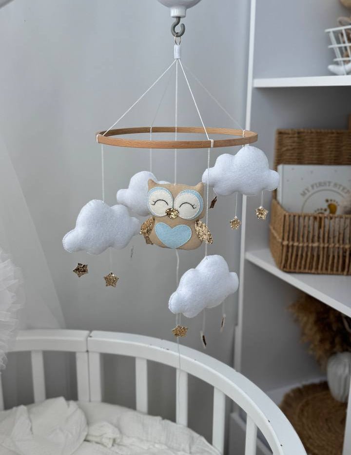 Giostrina Musicale Culla Personalizzata | Gufo Nuvole e Stelle Dorate - universo del bambino