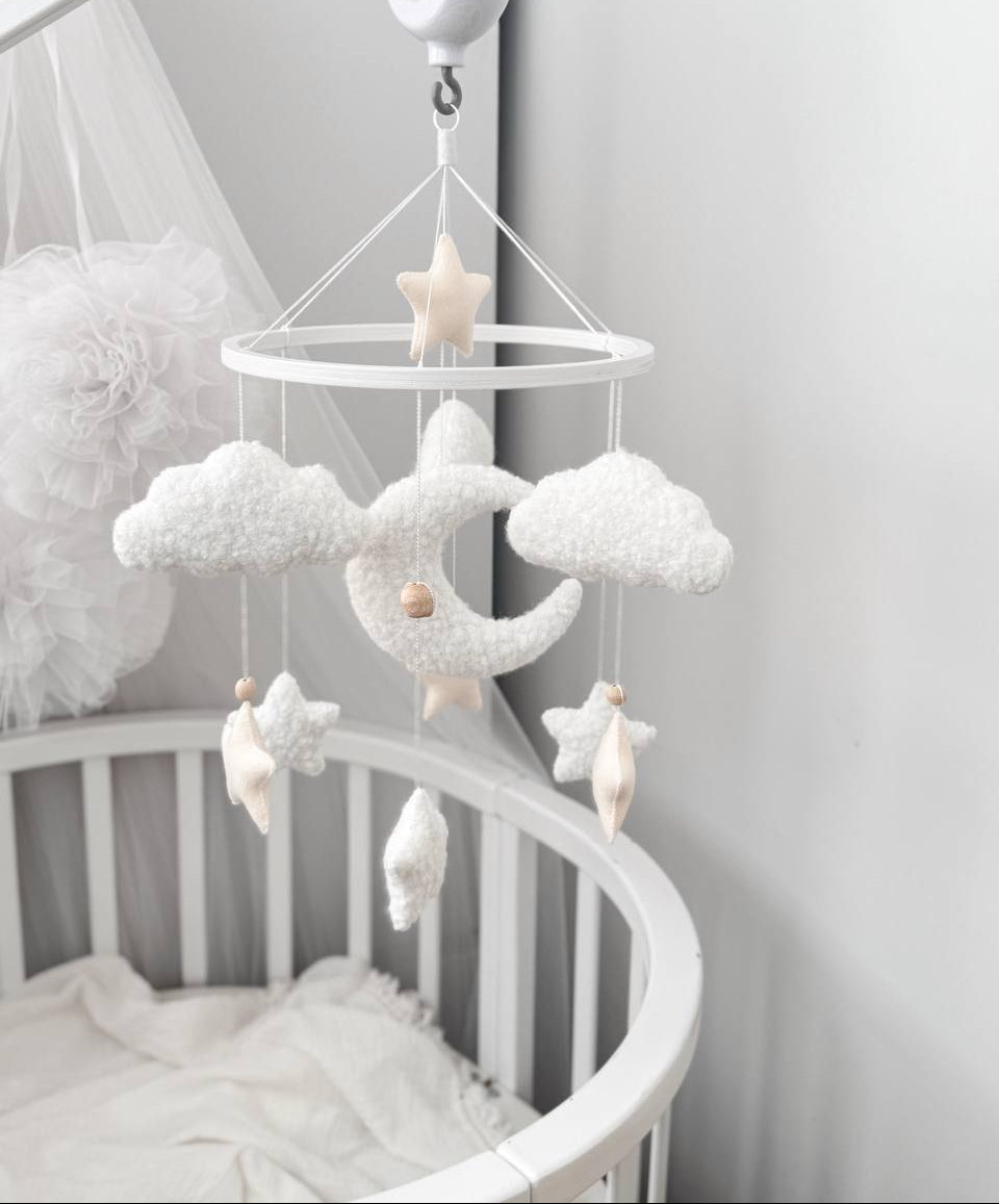 Giostrina Musicale Culla Personalizzata | Luna e Nuvole Bouclé Bianco - universo del bambino