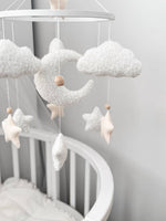 Giostrina Musicale Culla Personalizzata | Luna e Nuvole Bouclé Bianco - universo del bambino