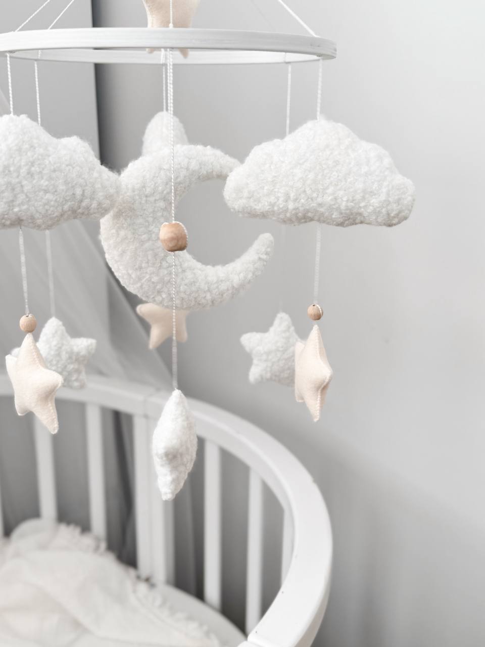 Giostrina Musicale Culla Personalizzata | Luna e Nuvole Bouclé Bianco - universo del bambino