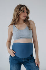 Jeans premaman blu Simple&Basic, fascia vita alta in maglia che si adatta alla pancia in gravidanza 