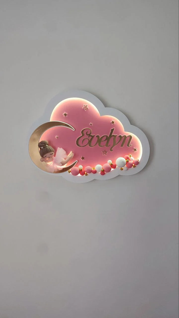 Lampada LED nuvola rosa con nome, palline dipinte a mano e ballerina in feltro, luce notturna artigianale bambina