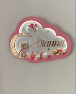 Lampada cameretta a nuvola rosa e bianca con orsetto, palloncini, palline decorative e nome in lettere oro