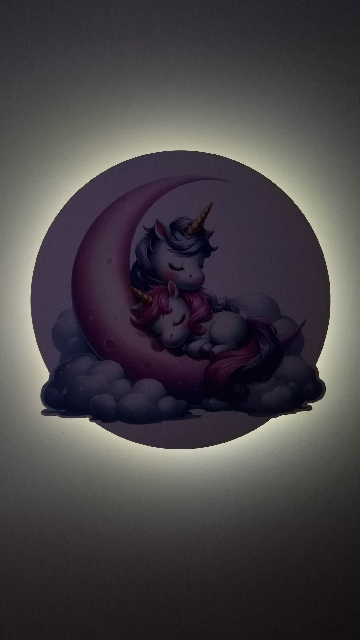 Lampada led tonda unicorni illuminata da muro, luce notturna stampata printer con effetto controluce soffuso.