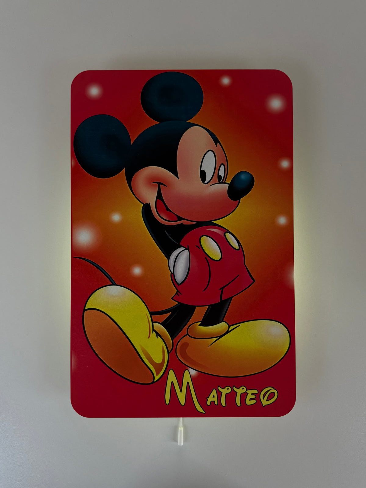 Luce notturna stampata di Topolino accesa a parete, lampada led printer rossa personalizzata con nome Matteo.