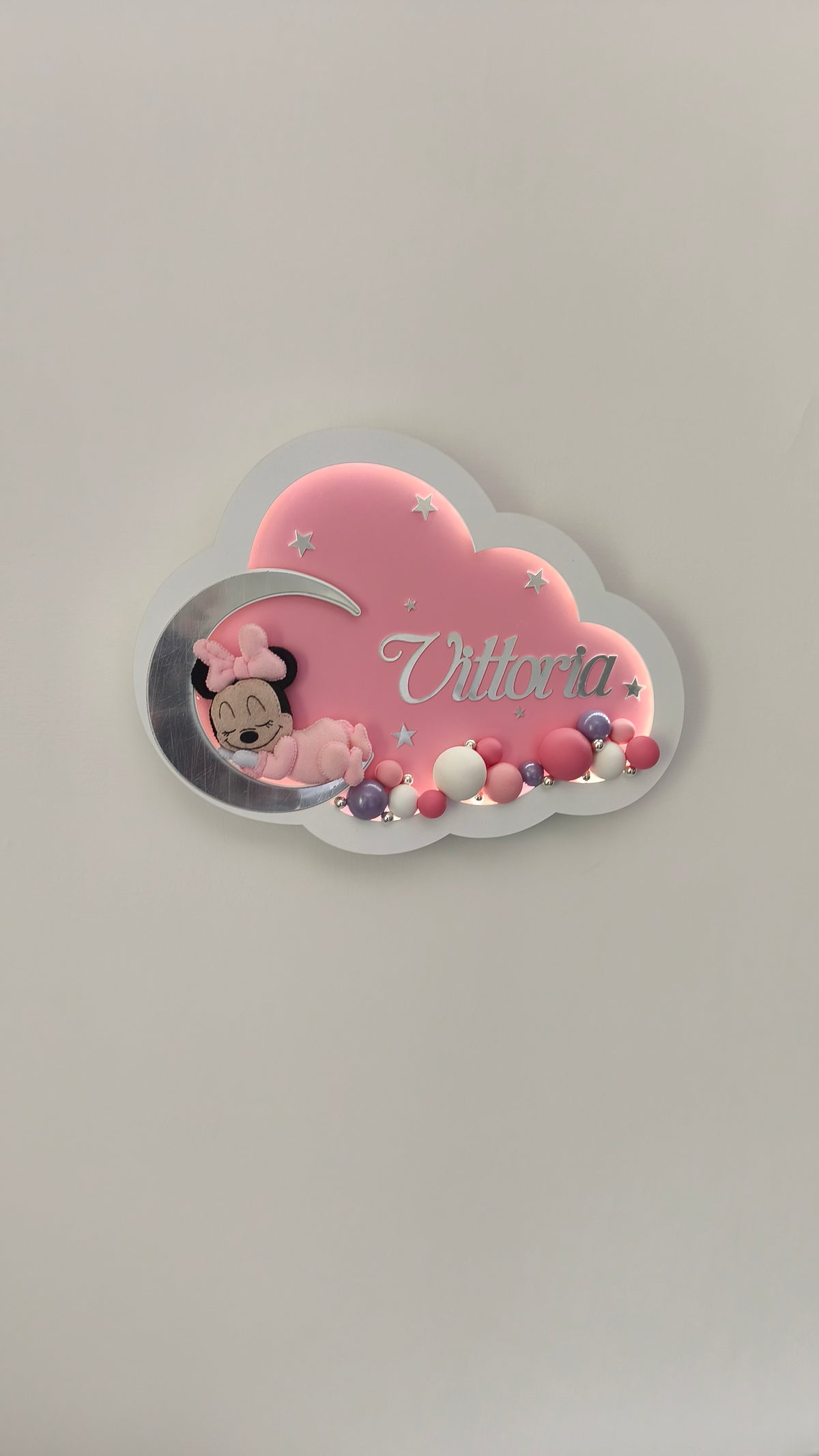 Luce notturna nuvola rosa con Minnie e perline rosa, bianche e lilla dipinte a mano.