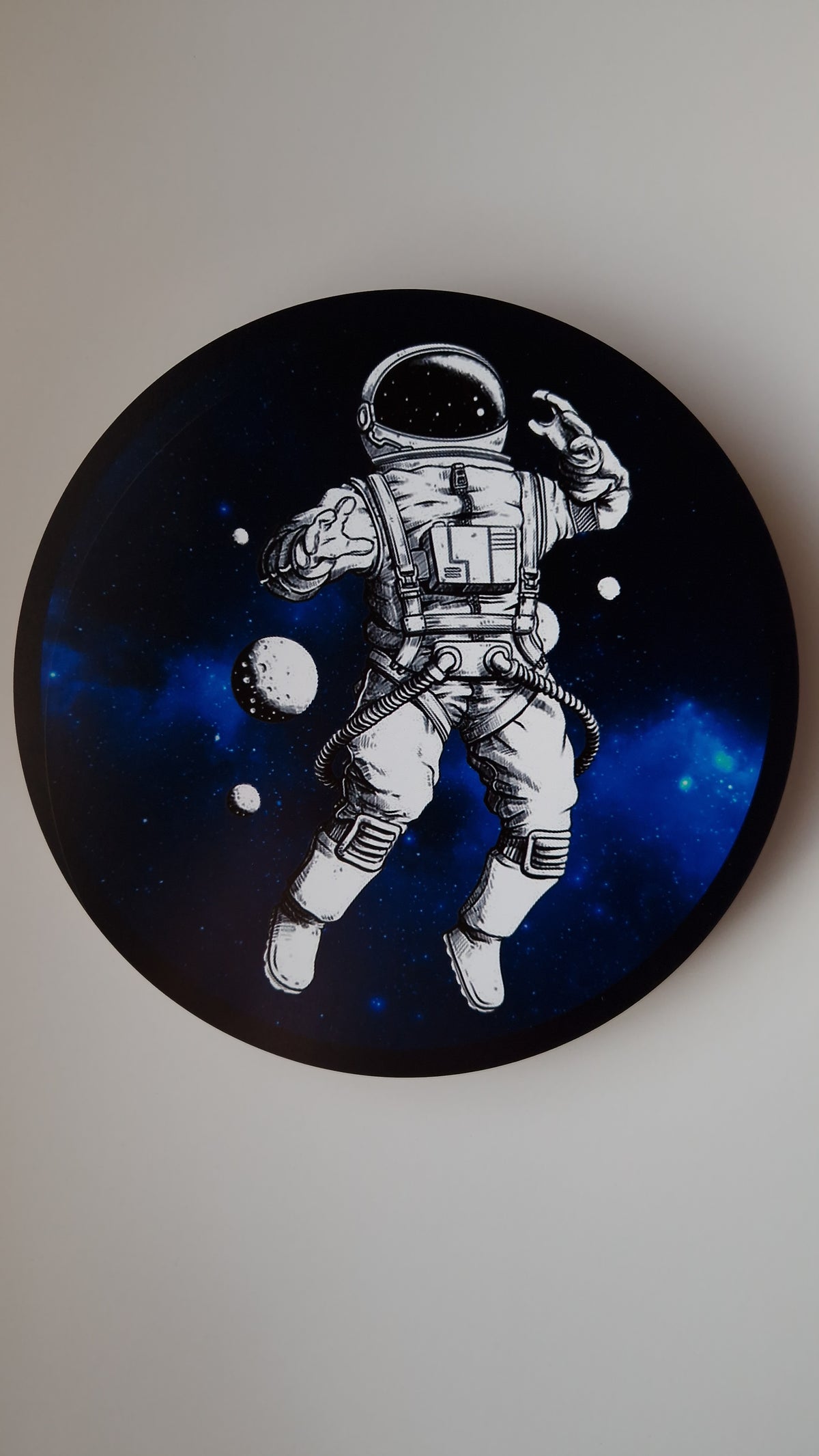 Luce notturna cameretta bambino con astronauta nello spazio, sfondo galassia blu, formato circolare, personalizzabile con nome