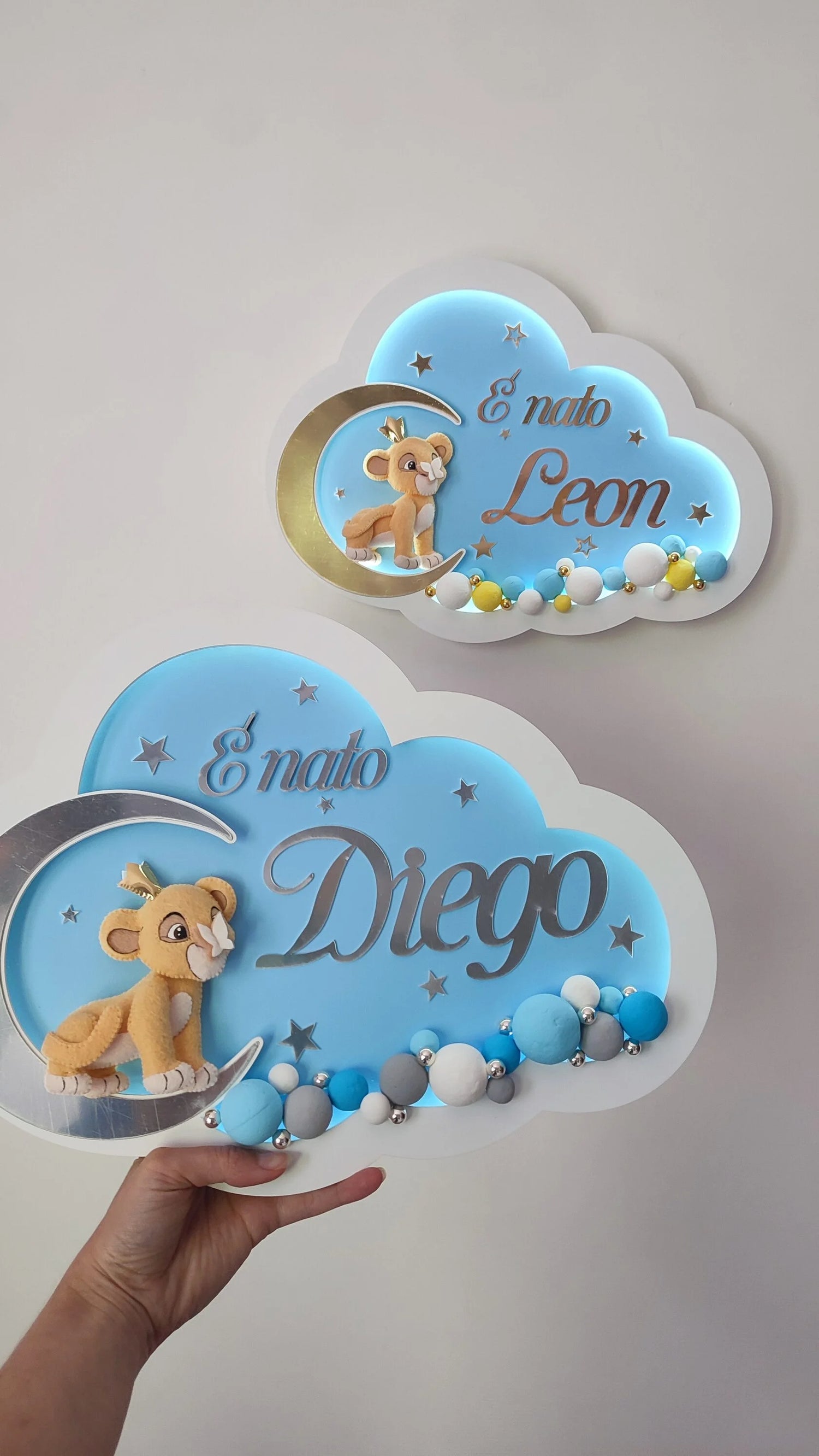 Lampade led nuvola azzurra con scritta nascita bimbo, cucciolo di leone e perline colorate