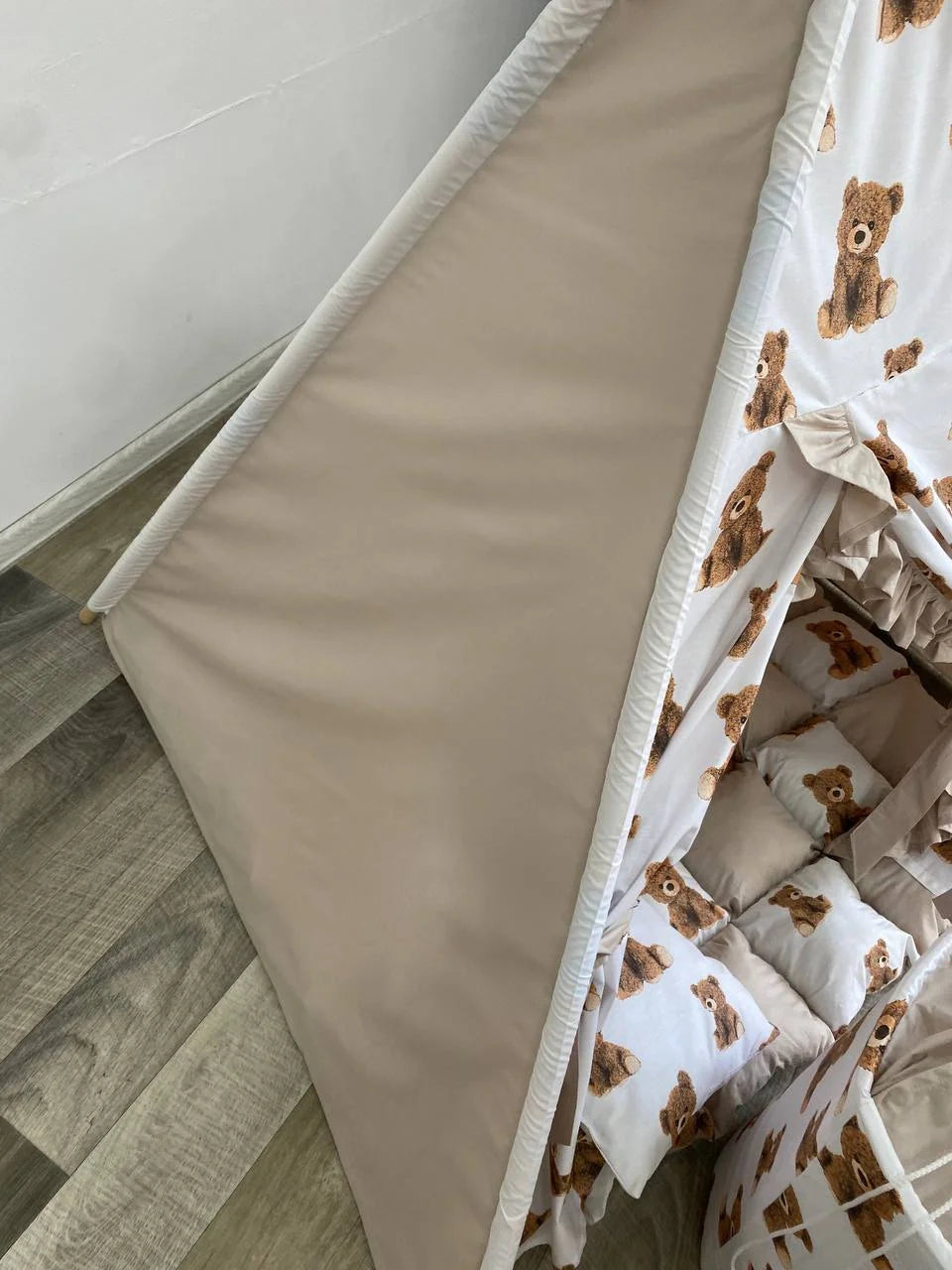 Tenda giochi bambini cotone panna bianco dipinta a mano tema orsetti personalizzata con nome, tappeto imbottito cuscino e pali pieghevoli inclusi