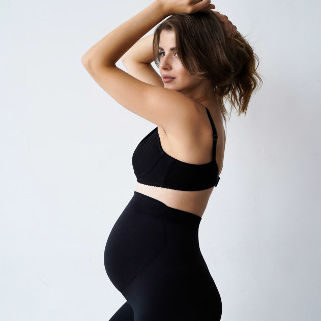 Leggings premaman neri a vita alta in microfibra, vista laterale sul pancione