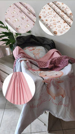 Lenzuola carrozzina neonata personalizzate – coniglietta palloncini su bianco, minky rosa antico, varianti rosa cipria e panna