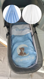 Lenzuola carrozzina neonato cotone azzurro cielo e bianco – Simba sulla luna ricamato, nome personalizzato cucito a mano