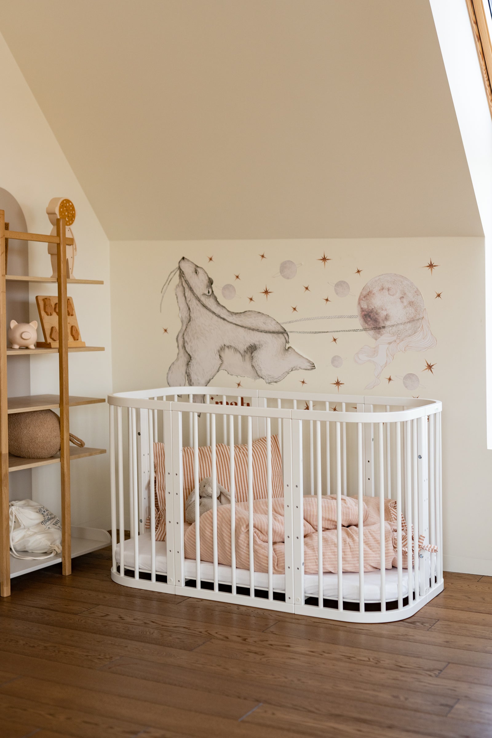 Culla standard evolutiva di legno bianco in cameretta – lettino 7in1