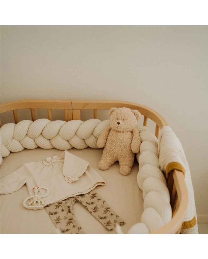 Lettino standard evolutivo legno naturale 7in1 con paracolpi treccia beige – dettaglio culla neonato