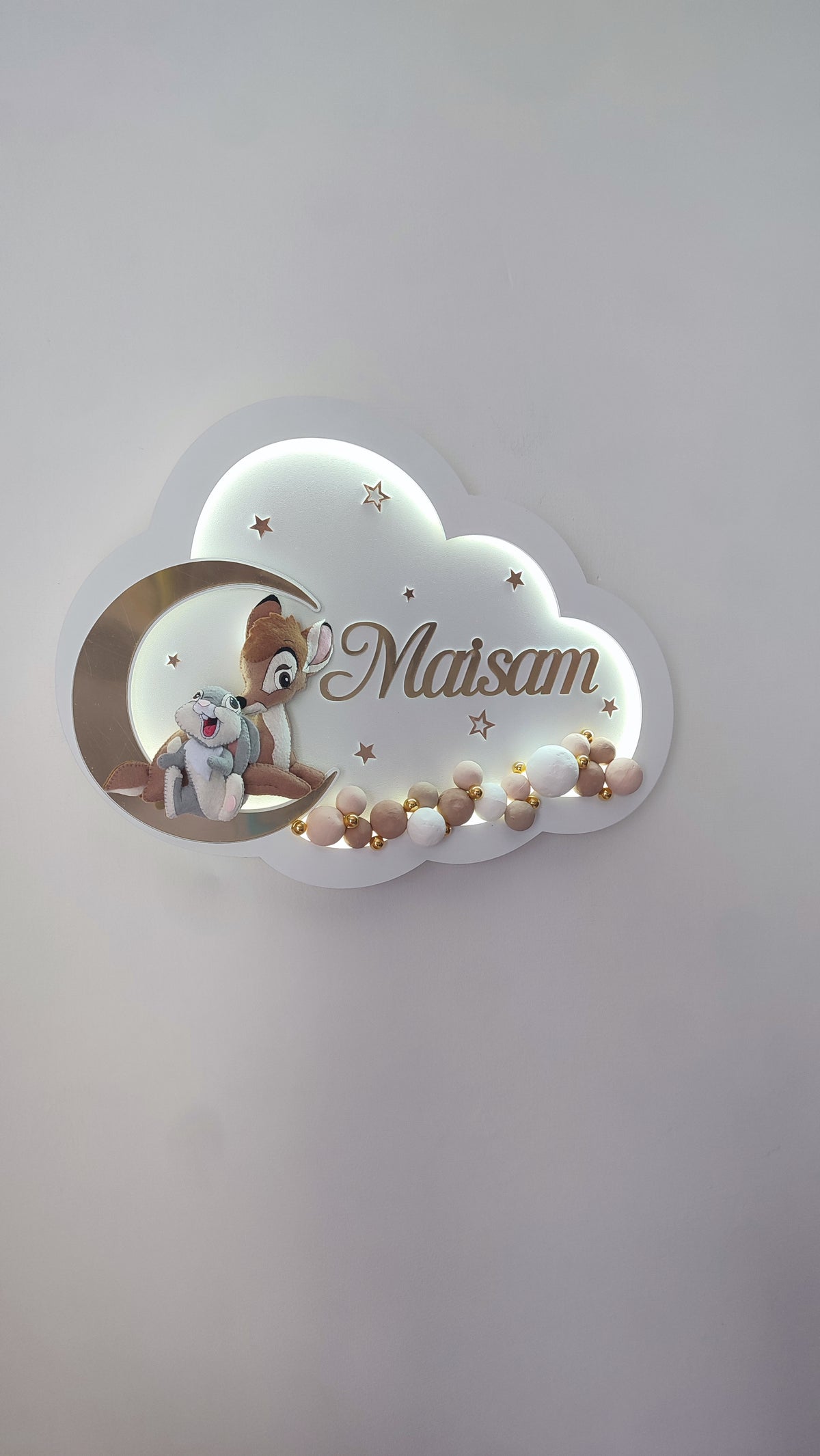 Lampada personalizzata con cerbiatto Disney e sfere artigianali tortora e oro. Luce da notte cameretta