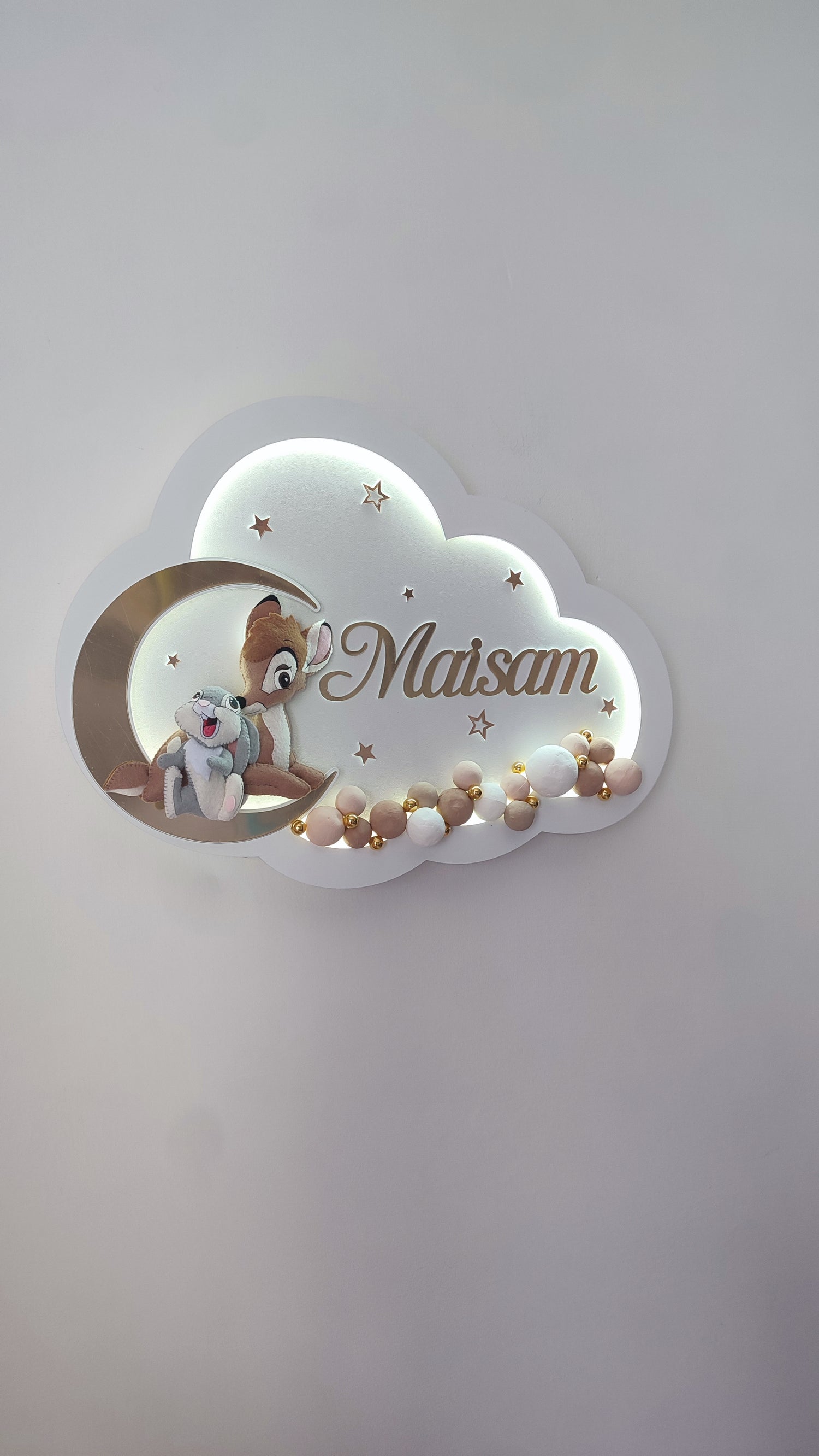 Lampada personalizzata con cerbiatto Disney e sfere artigianali tortora e oro. Luce da notte cameretta
