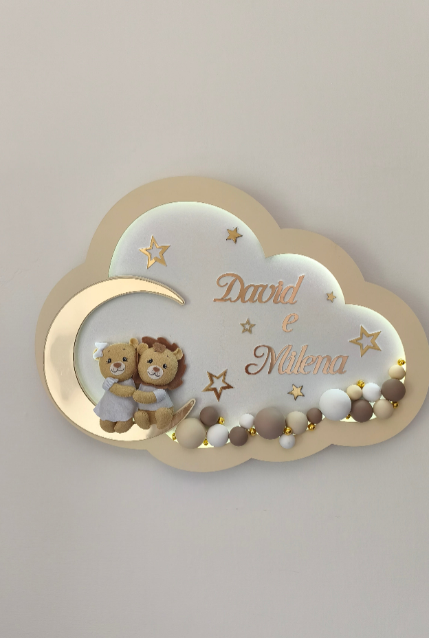 Lampada led a nuvola personalizzabile per gemelli con due leoncini in feltro, luce notturna beige e oro per cameretta.