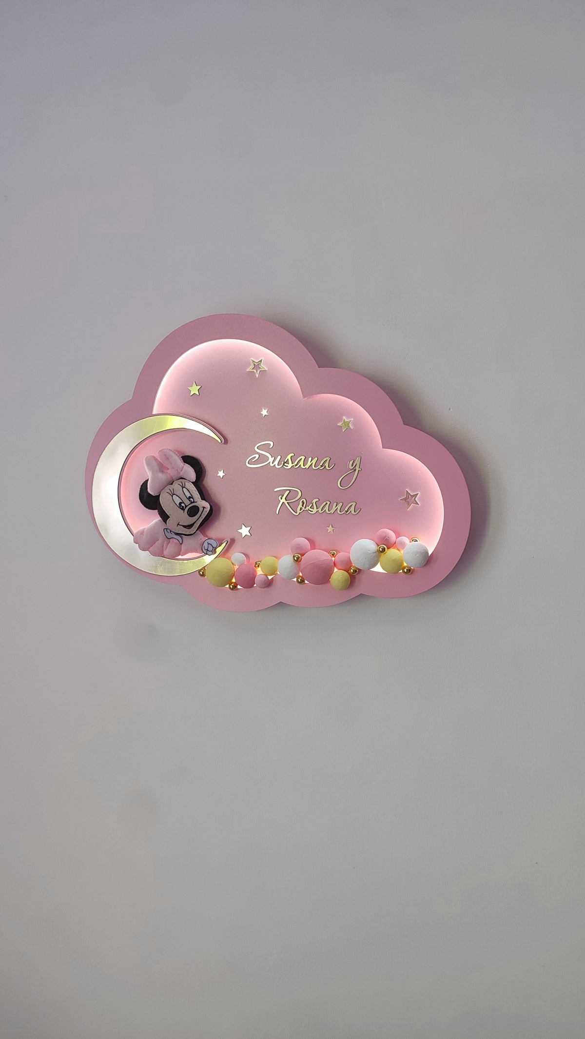 Luce notturna rosa personalizzata con nomi Susana y Rosana, Minnie sulla luna oro e palloncini per cameretta gemelle