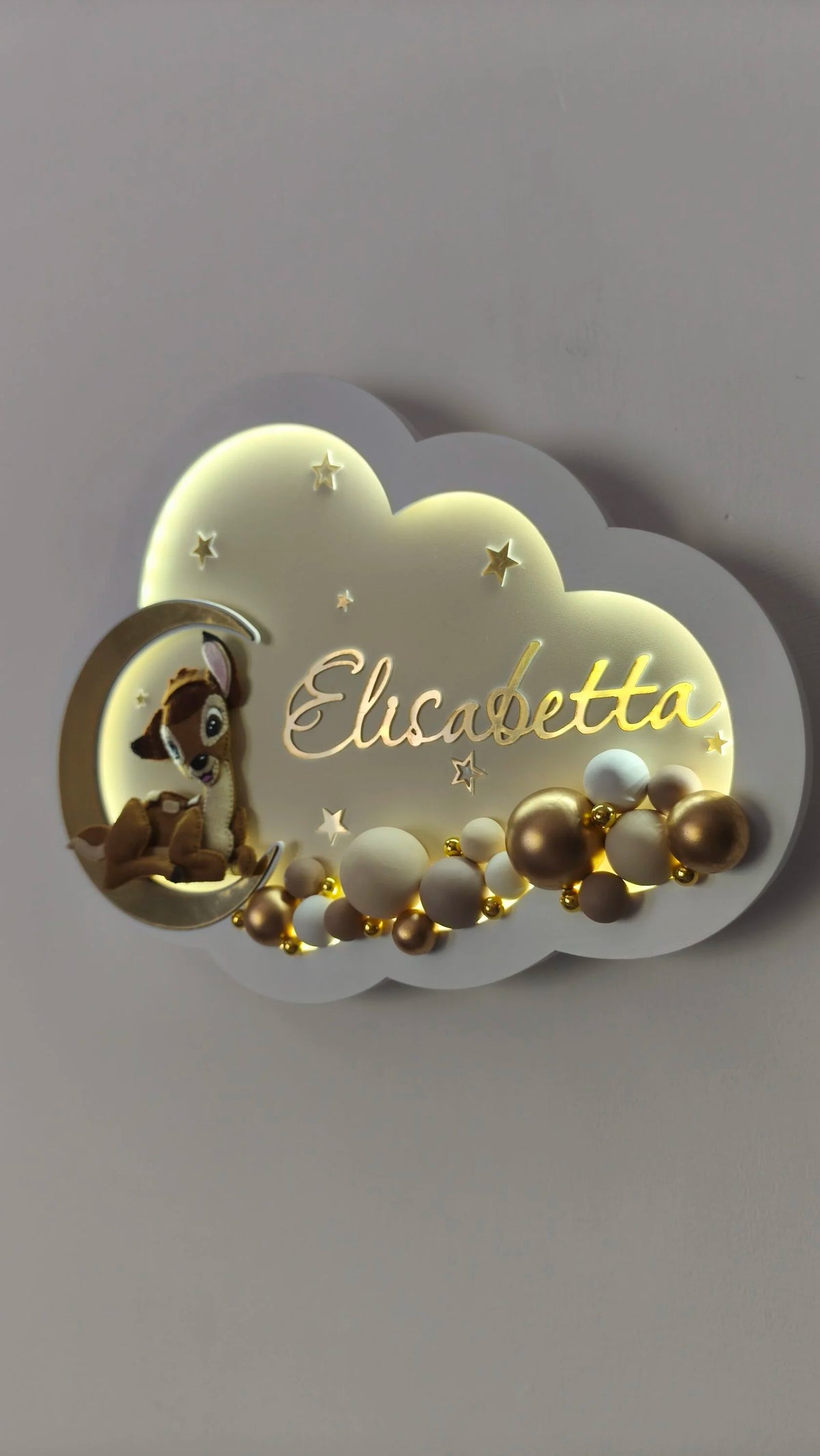 Luce notturna LED nuvola bianca personalizzata con nome dorato, Bambi in feltro e palline dipinte a mano, lampada artigianale bambini