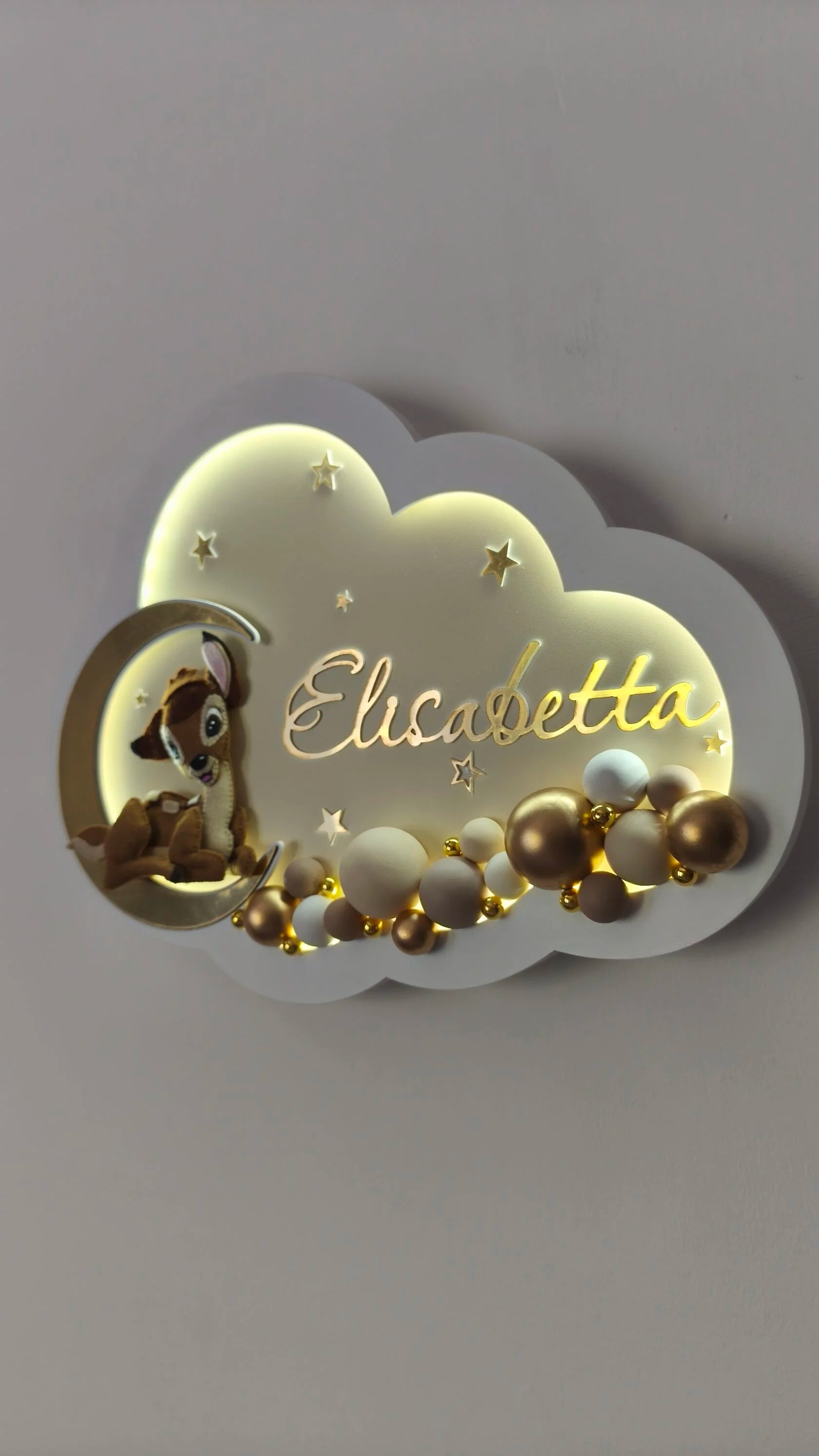 Luce notturna LED nuvola bianca personalizzata con nome dorato, Bambi in feltro e palline dipinte a mano, lampada artigianale bambini